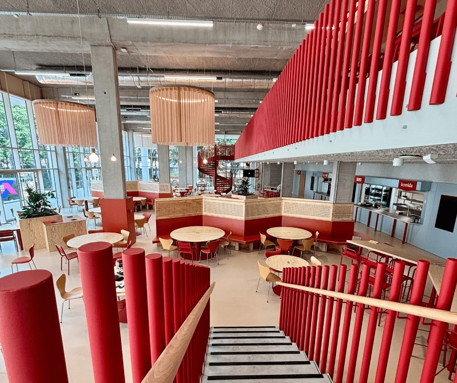 Bovenaanzicht op de benedenverdieping van Bavet.