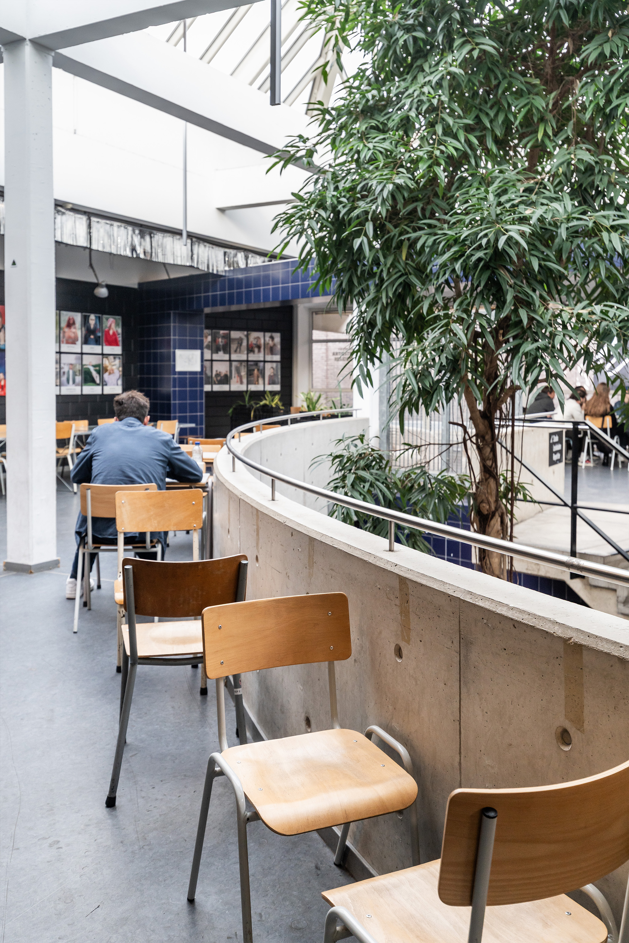 Zicht binnenin Trix op studeerplekken