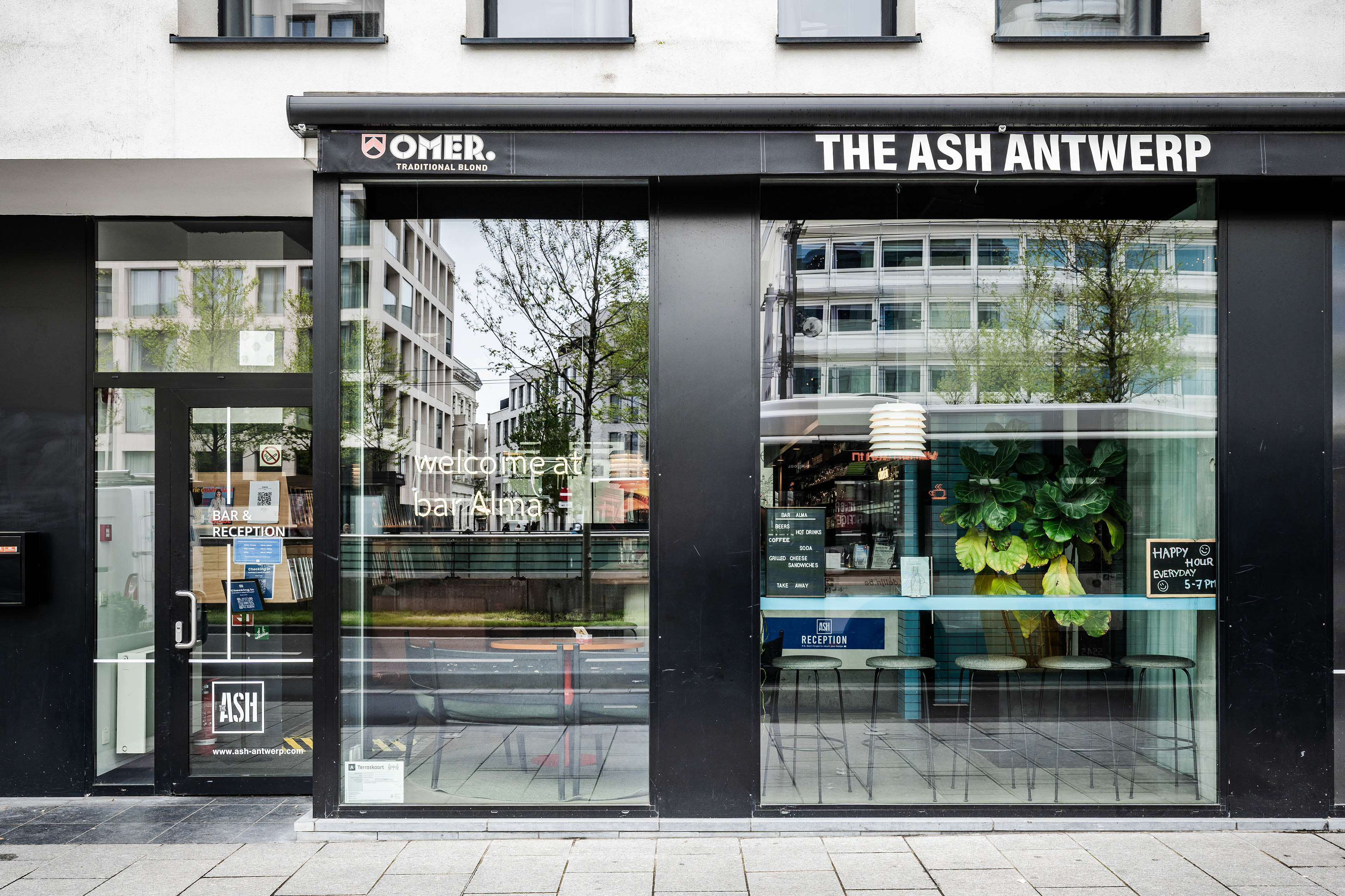 Buitenaanzicht van de voorgevel van The Ash.