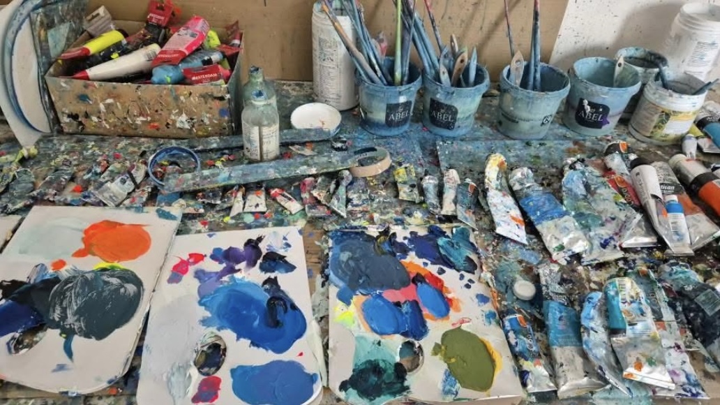 Oil paint vs. acrylic paint: What is the difference and why does it matter?