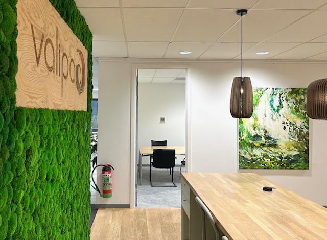 Art rental for the reception area, the Valipac story