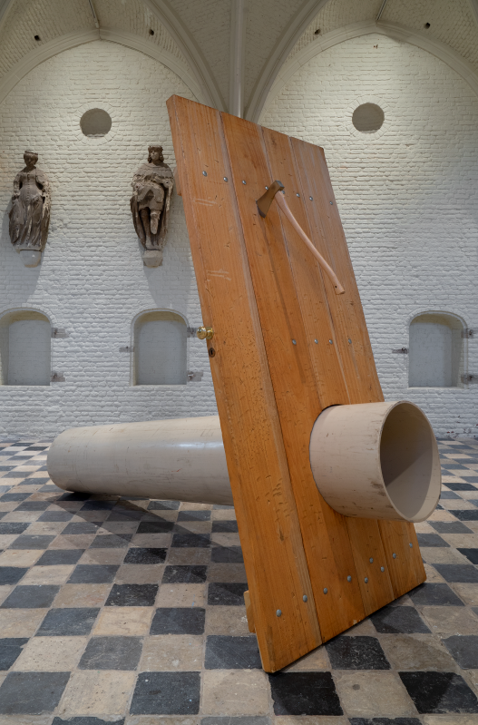 Jimmie Durham, Gilgamesh, 1993. In de tentoonstelling Near Focus, Vleeshal, 03.06.-28.06.2020. Foto: Leo van Kampen