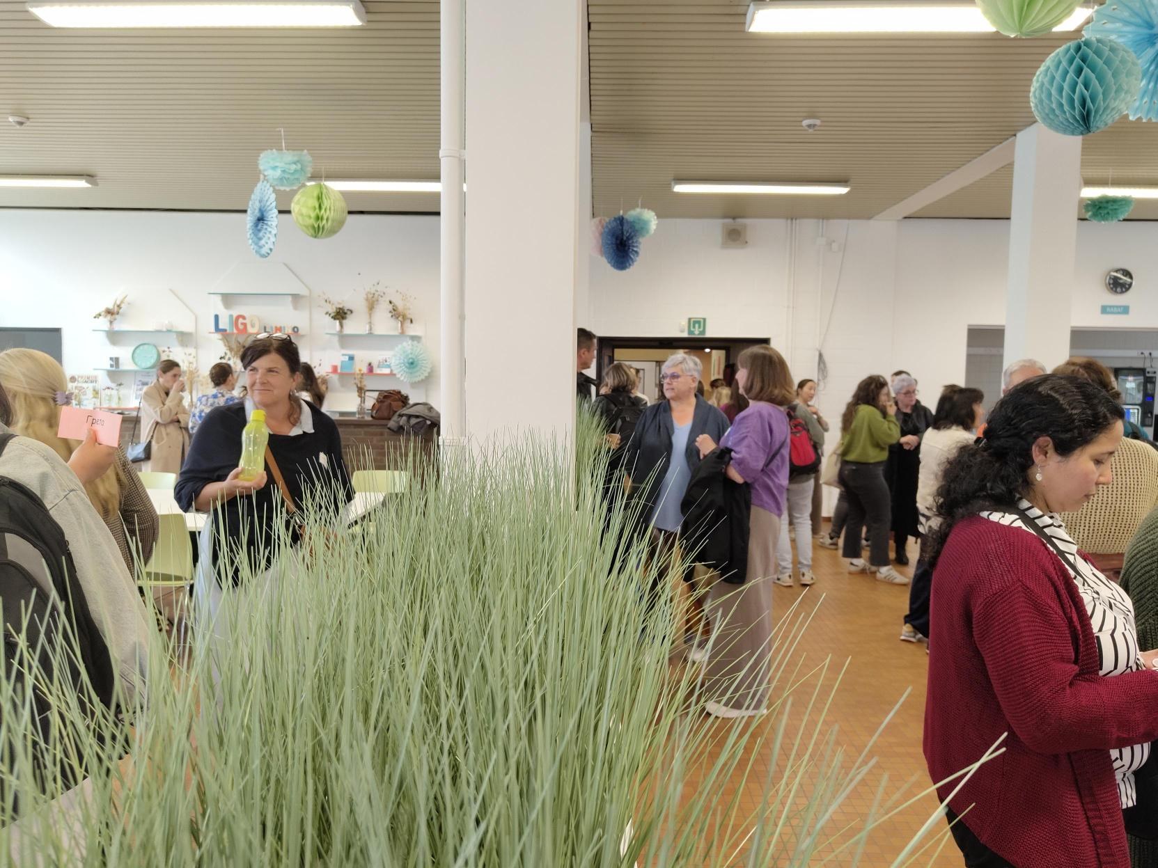 Collega's in de polyvalente ruimte