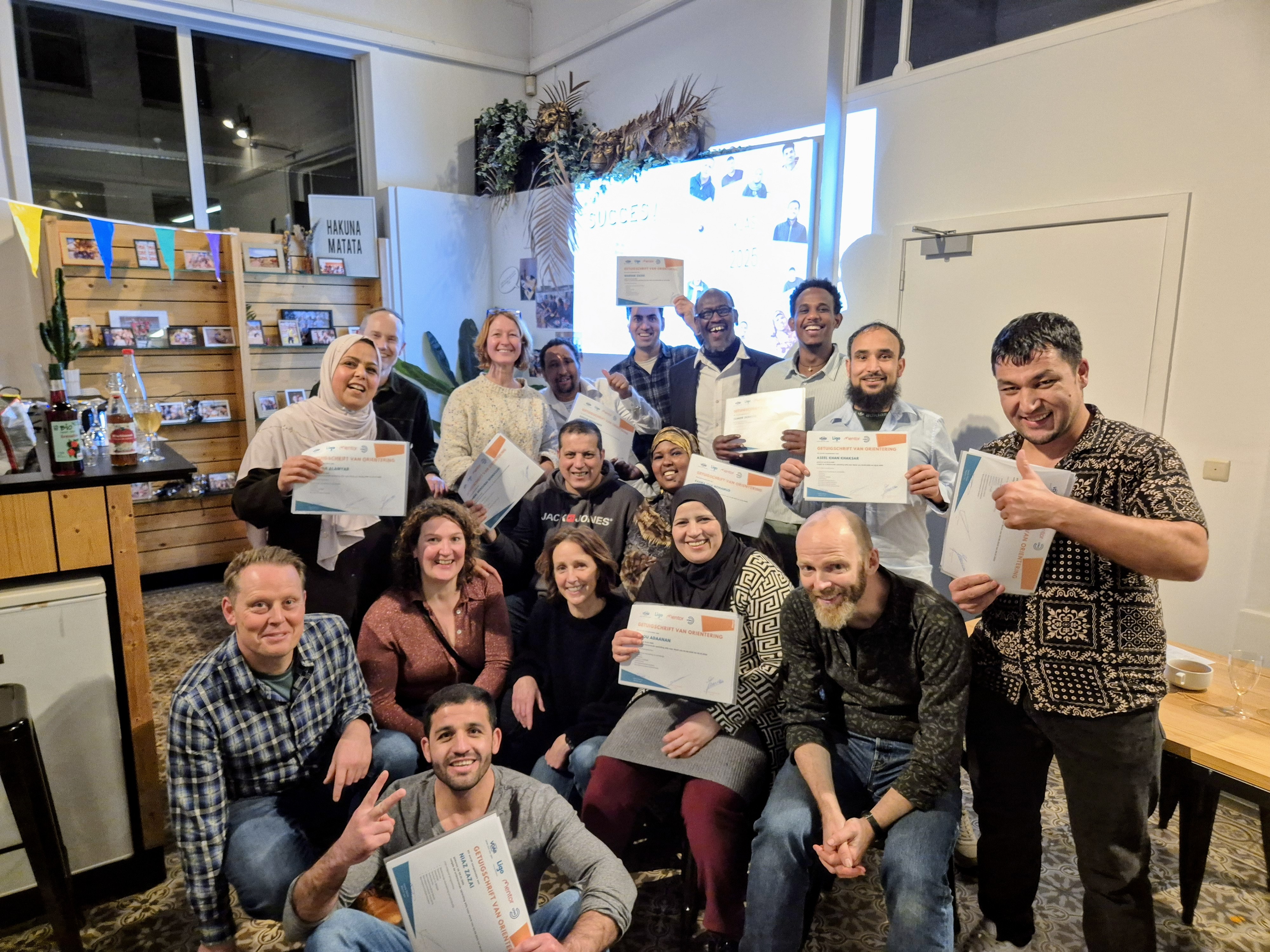 trotse cursisten met hun diploma