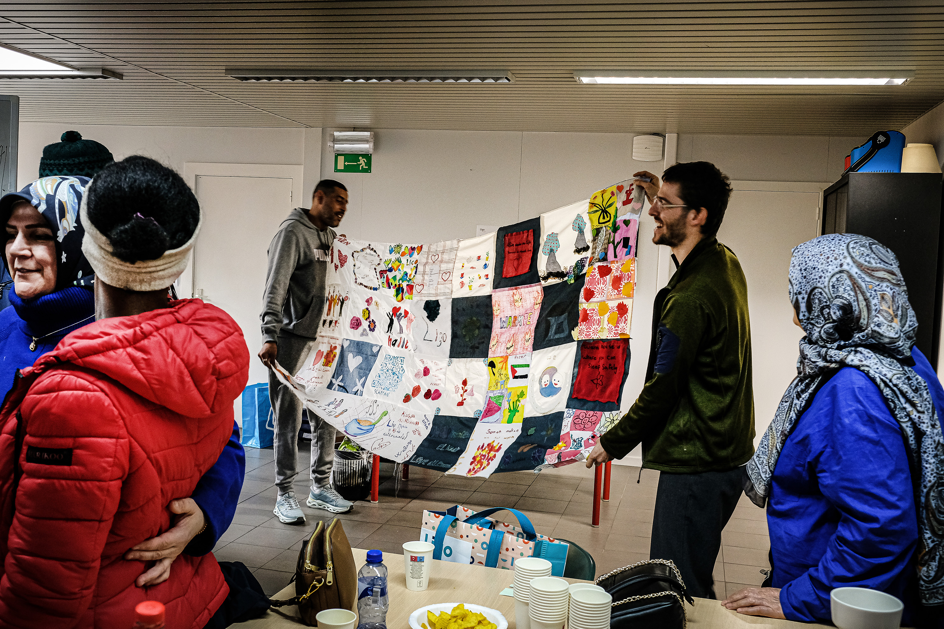 Delegatie van Ligo Halle-Vilvoorde overhandigt het deken aan Ligo Brusselleer