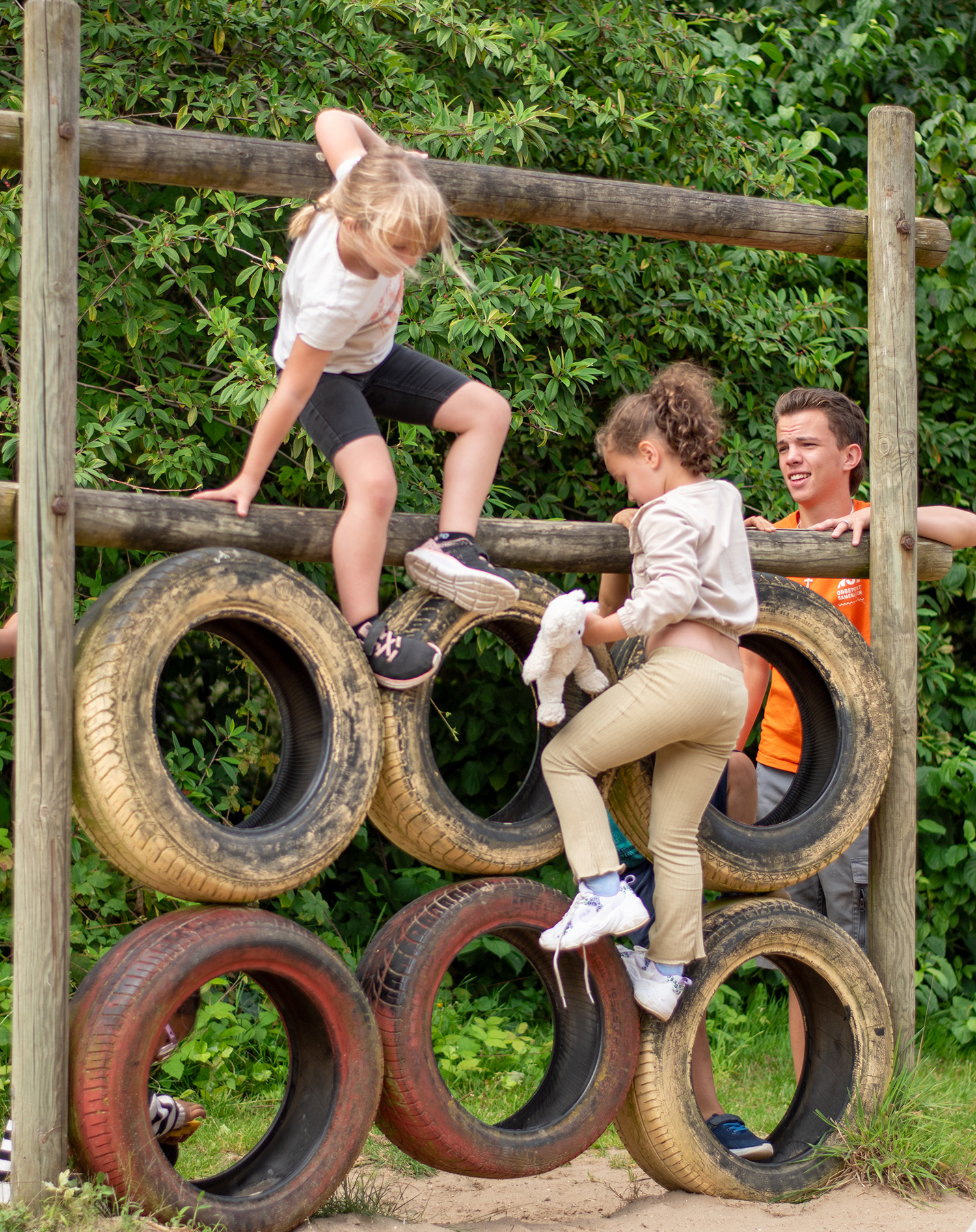 Kinderen spelen op speelplein Sint-Jozef van Oranje vzw