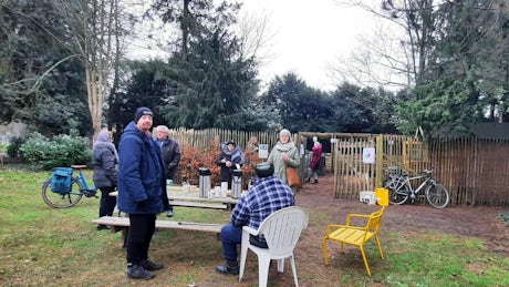 Groepje van dagbesteding in compostpark Maldegem
