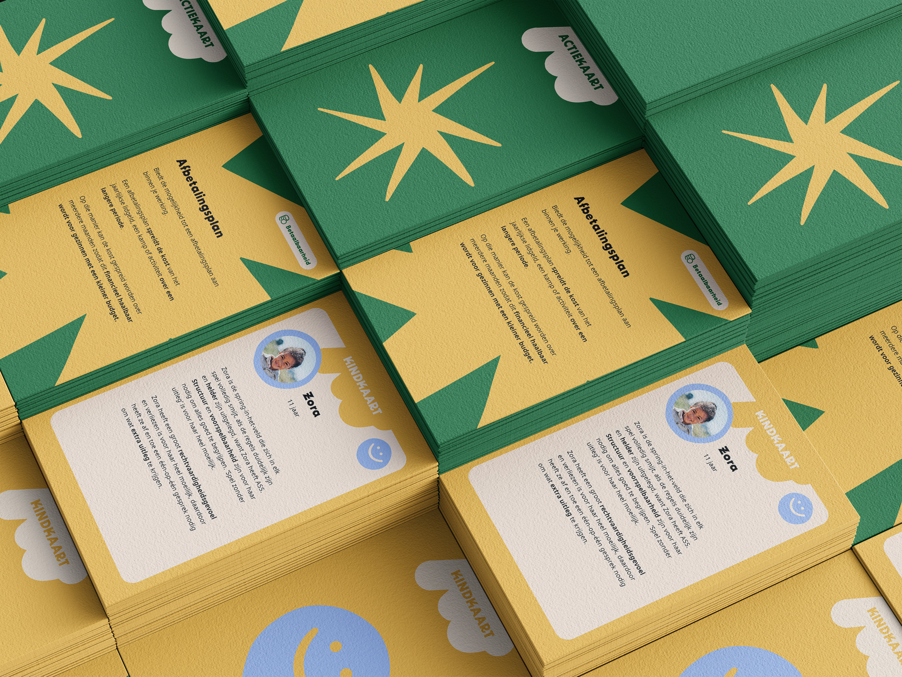 een stapel kindkaarten