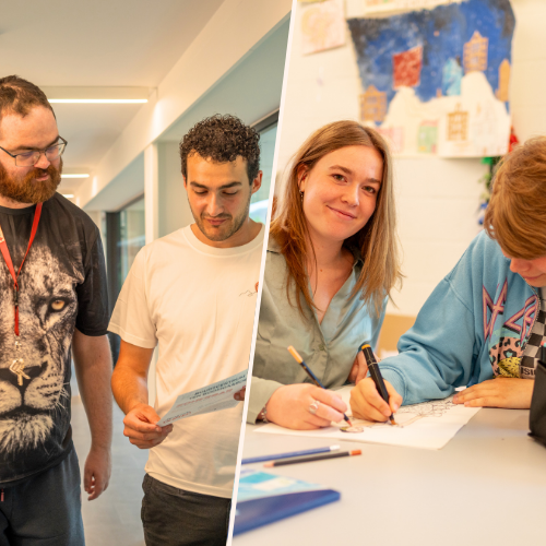 Links staat een woonbegeleider met een bewoner samen een papier te bekijken, rechts een begeleidster dagbesteding die bezig is met tekenen samen met een deelnemer.