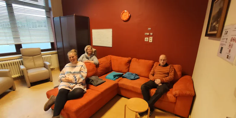 personen in zetel in winteropvang