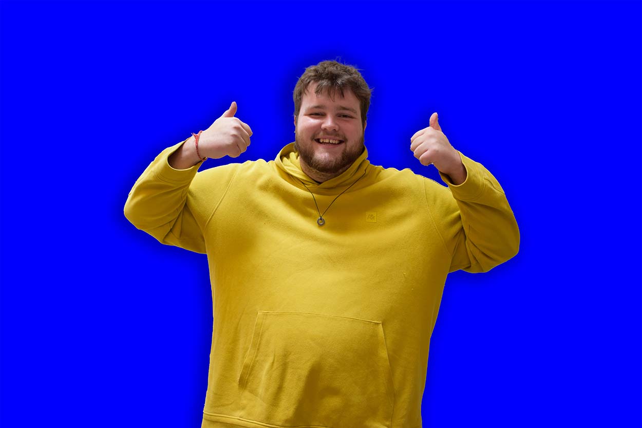 Foto met vooraanzicht Luka van het onthaalteam.