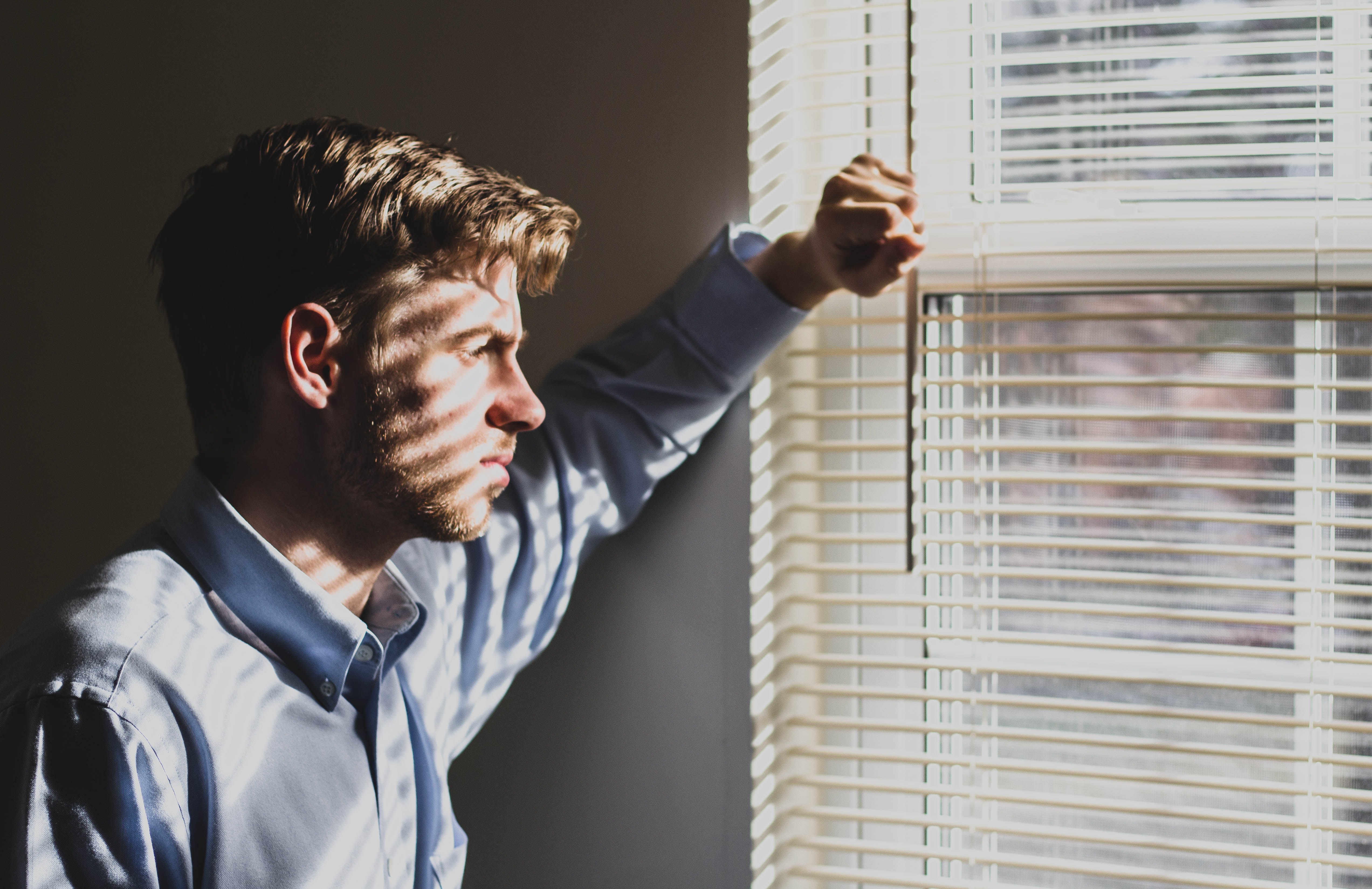 Ik voel me alleen. Denkt er eigenlijk nog iemand aan mij? | CAW